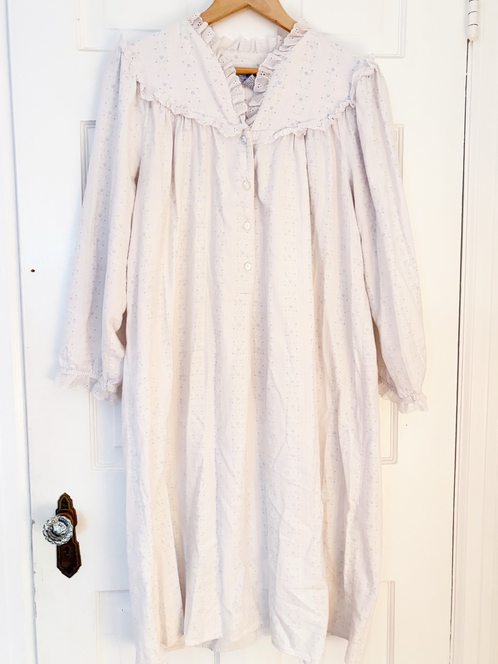 Lanz of Salzburg Floral Flannel Nightgown with Eyelet Ruffle Collar Size Medium